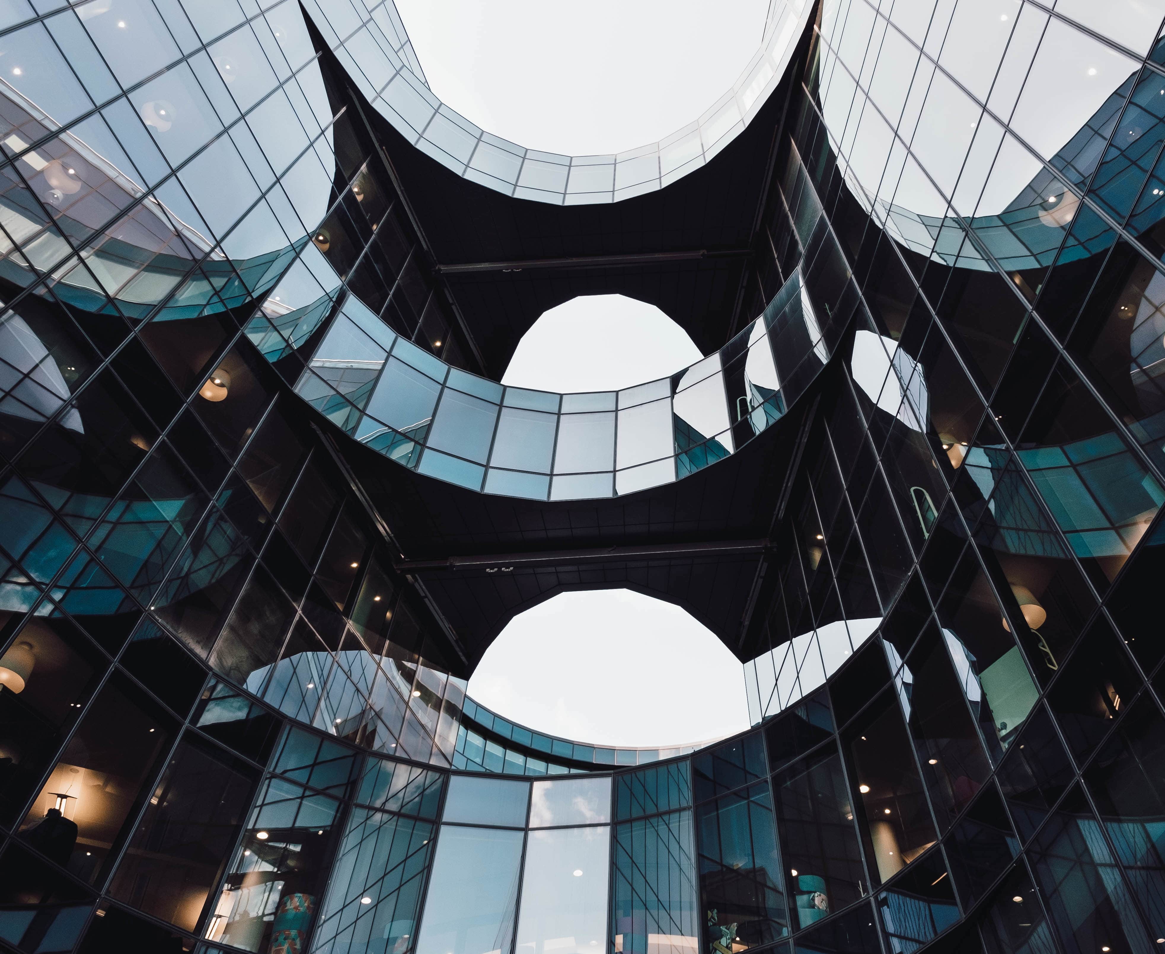 Vista de varios edificios residenciales y comerciales diseñados por un estudio de arquitectura en Almería, arquitectura contemporánea